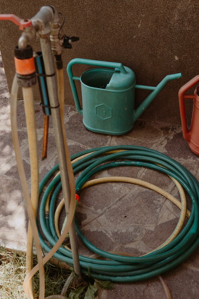 How to roll up a garden hose
