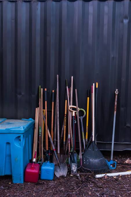 How to clean garden tools for winter in 8 steps