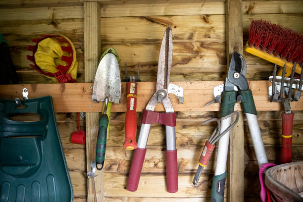 How to hang garden shears